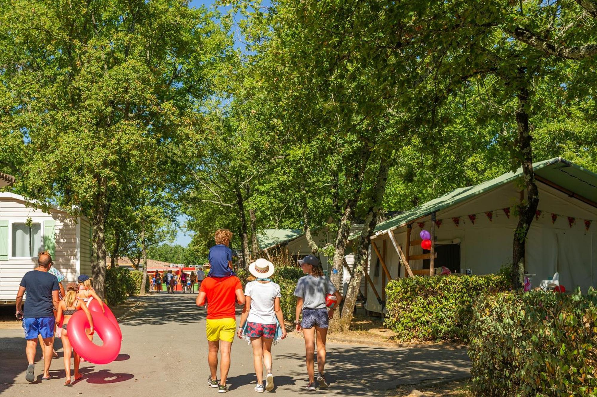 Camping Domaine De Chaussy ラゴルス エクステリア 写真
